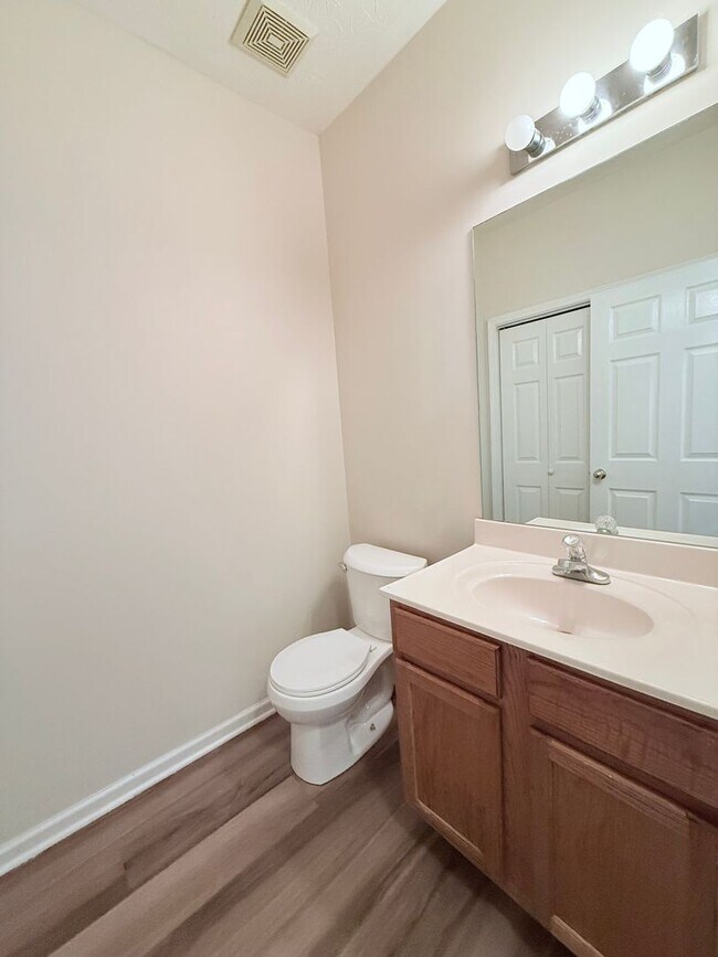 Building Photo - Large townhome in downtown Dawsonville