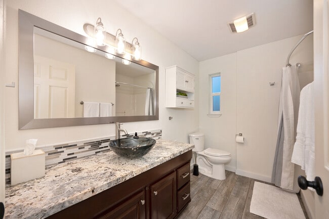 Building Photo - 417 S Dollar St