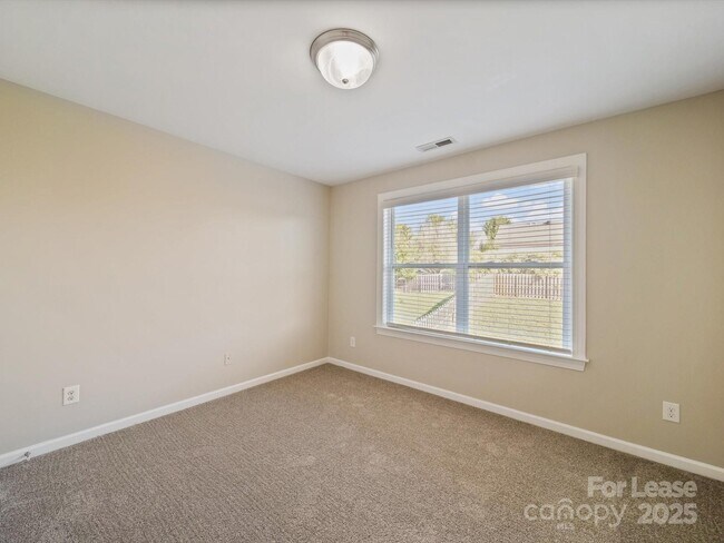 Building Photo - 10205 Falling Leaf Dr NW