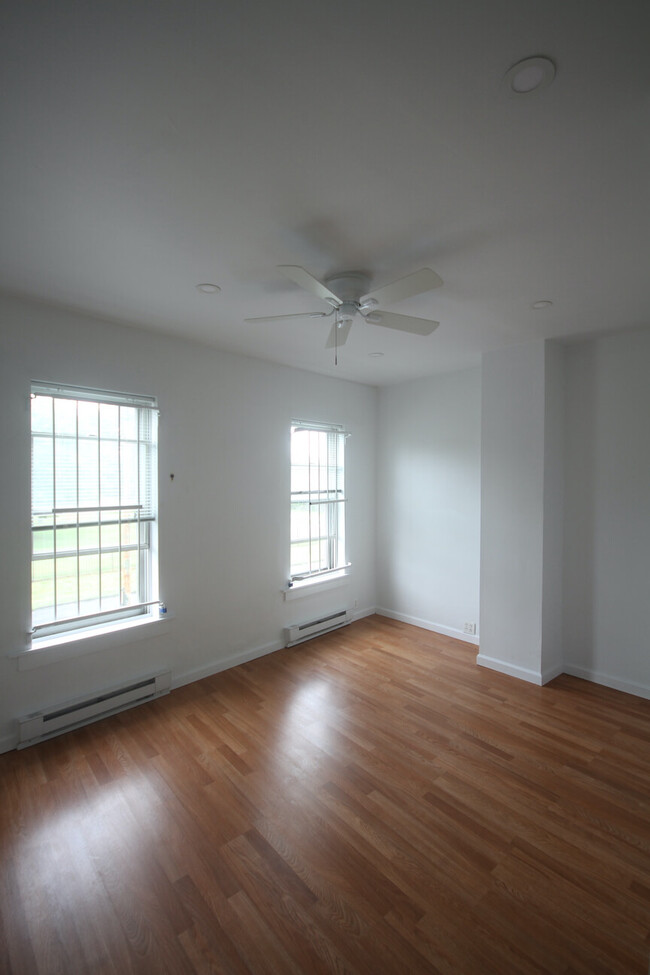 Bedroom S Facing Windows - 5131 W Girard Ave