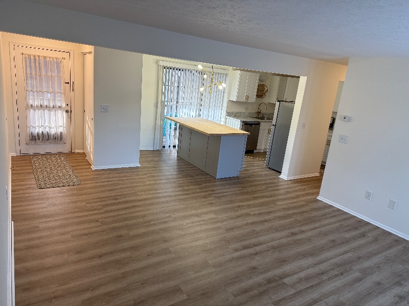 Building Photo - 33803 Electric Blvd