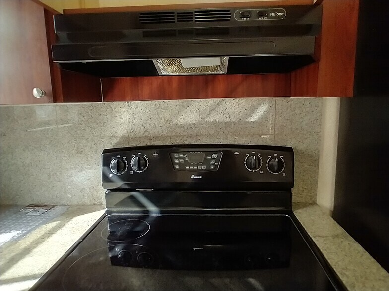 Building Photo - 145 W 43rd St