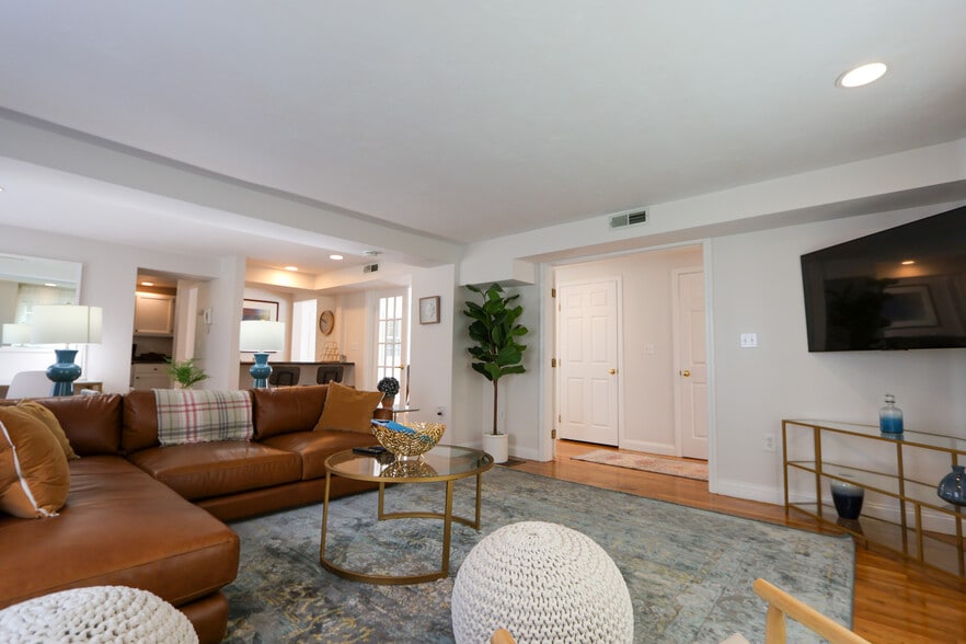 Building Photo - 27 Jay St