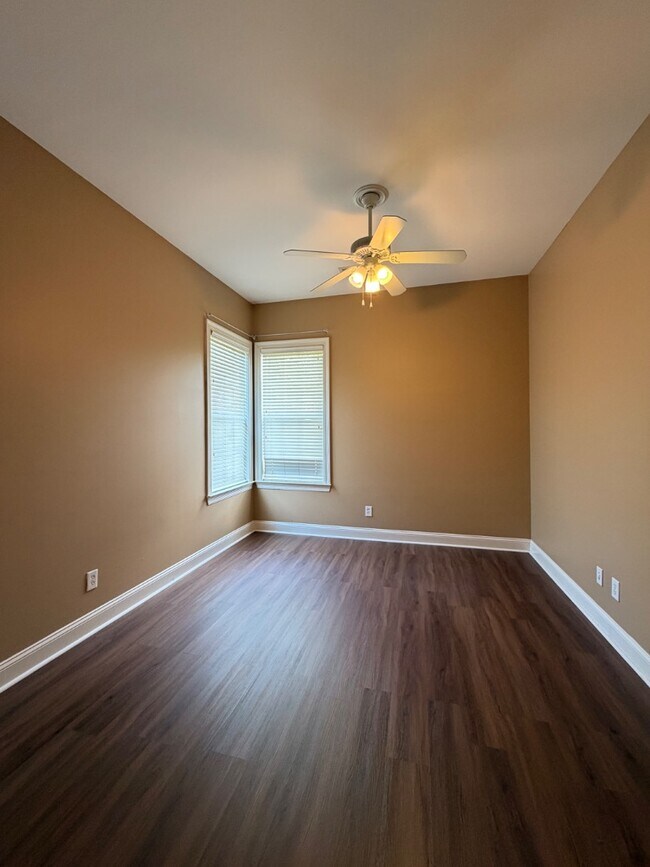 Building Photo - 9342 Wrens Way
