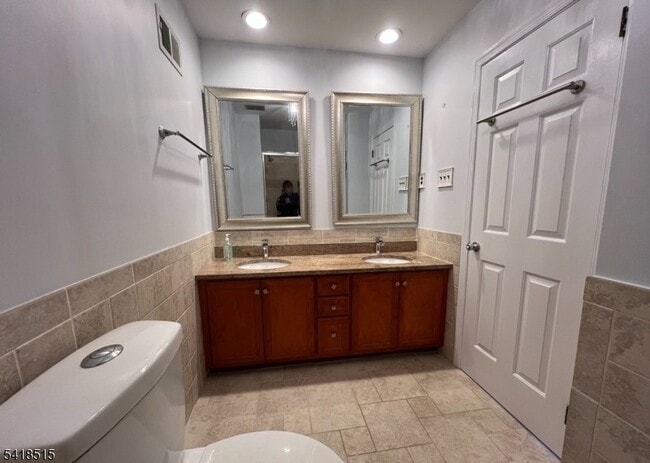 Building Photo - 64 Goldfinch Dr