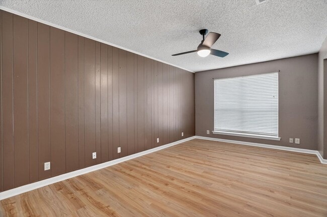 Building Photo - Move-In Ready Gem Near DFW Airport and Major Highways