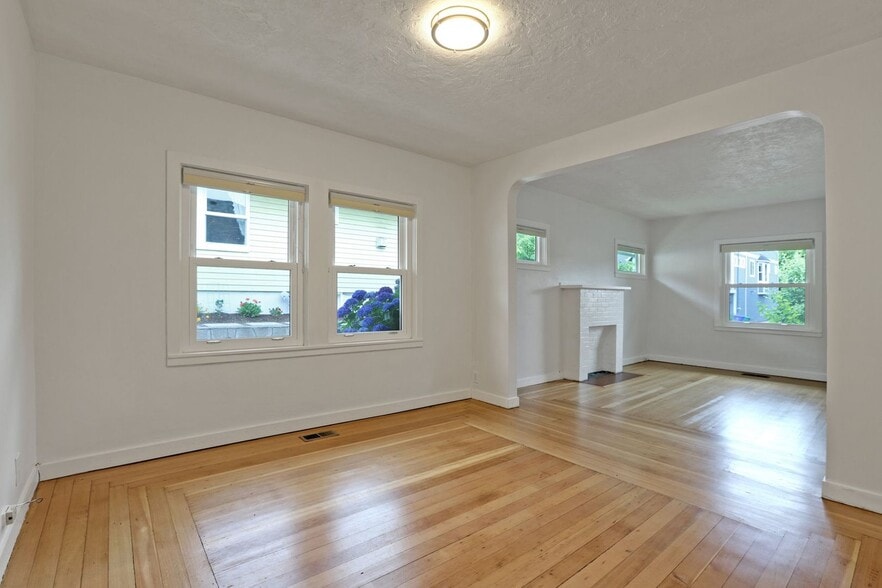 Building Photo - 303 NE 45th Ave
