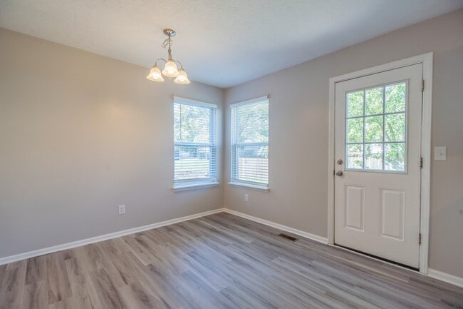 Building Photo - 484-486 Applegate Ln