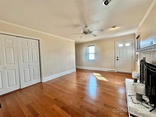 Building Photo - 2063 Eaton Rd