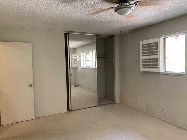 Building Photo - Adorable 3 Bed 1.5 Bath Covell Commons Condo ( fall Rental )