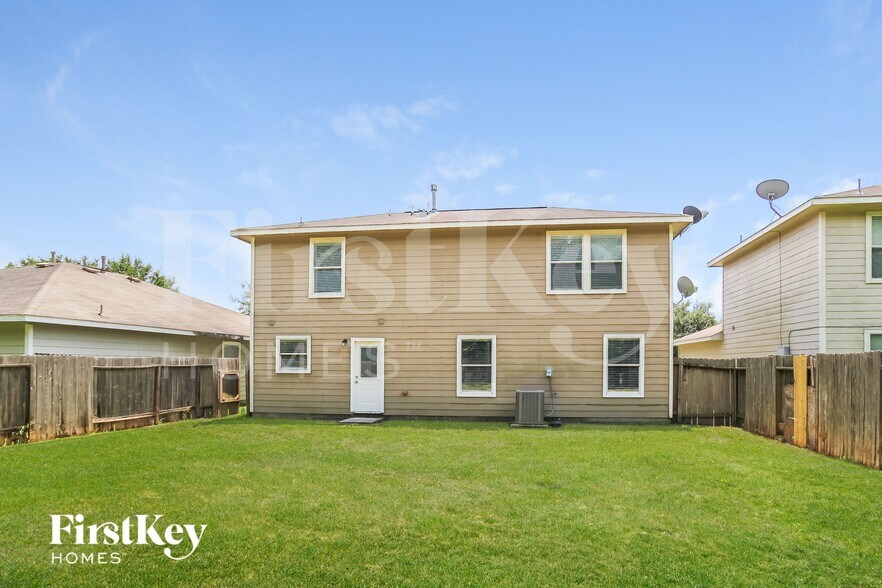 Building Photo - 1910 Emerald Pathway Dr