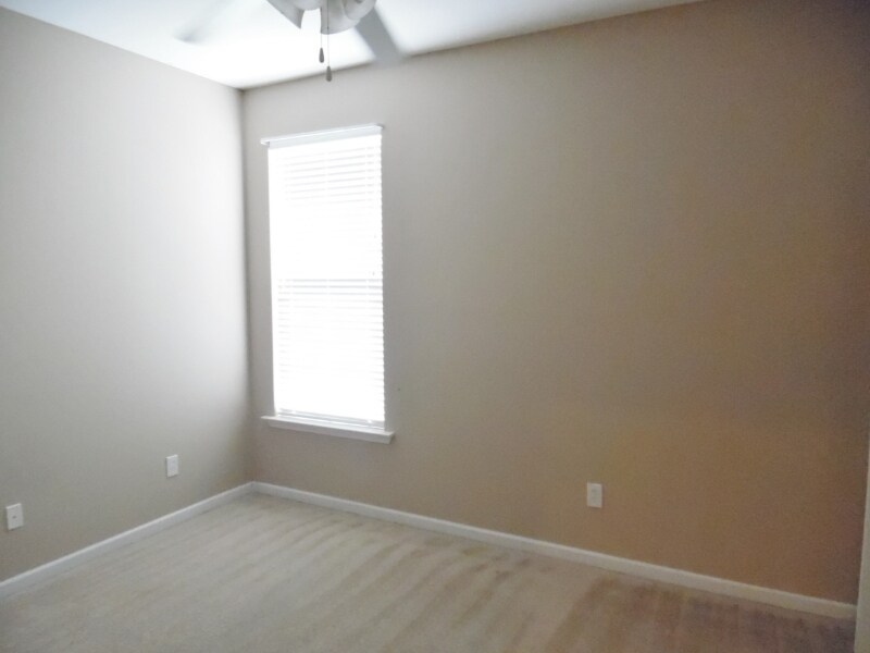 Building Photo - 422 Plamondon Dr