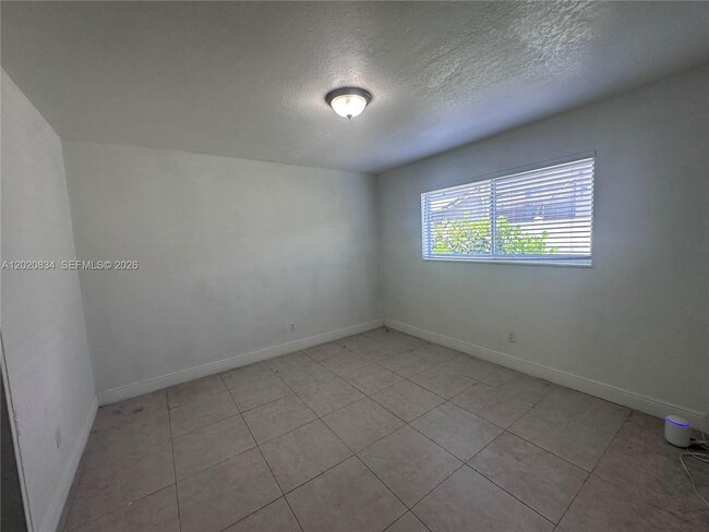 Building Photo - 2806 SW 35th Ave