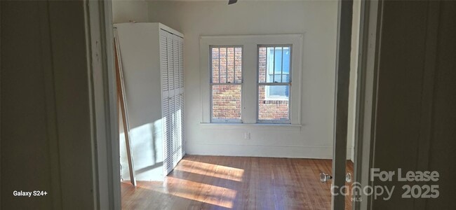Building Photo - 244 W Kingston Ave