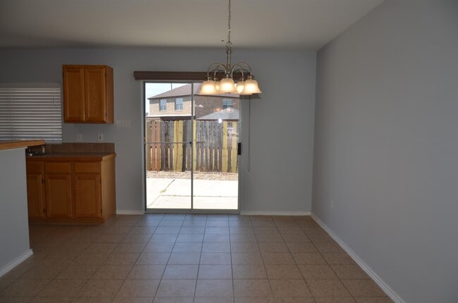 Building Photo - 520 Gandara Dr