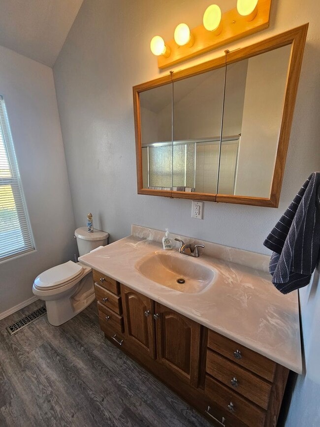 Building Photo - Beautiful, spacious single-family home