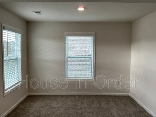 Building Photo - 41 Silverthorne Ct