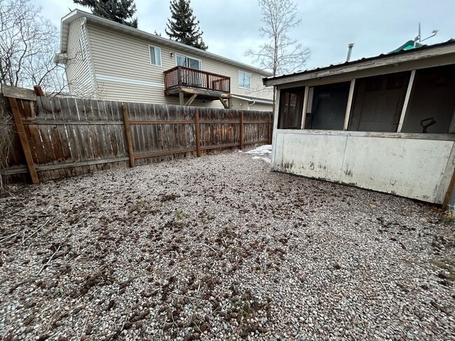 Building Photo - 1531 N Dickens St