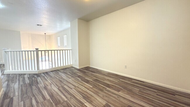 Building Photo - 10631 Streamside Ave