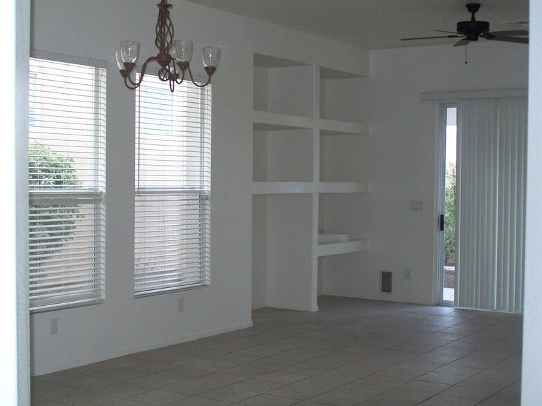 Building Photo - 112 Woolman Rink Ave