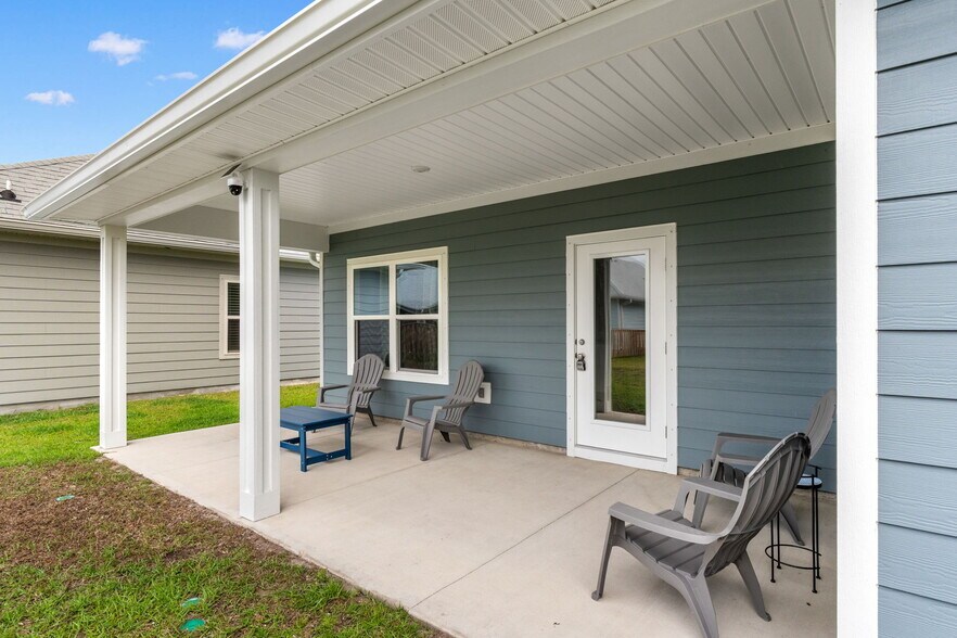Building Photo - 136 Needle Rush Dr