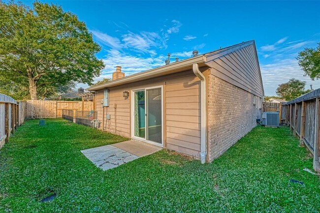 Building Photo - 11627 Briar Rose Dr