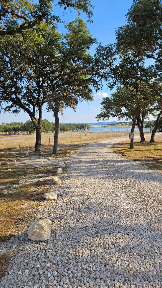 Building Photo - Spacious 4-Bed Oasis at this Canyon Lake Gem!