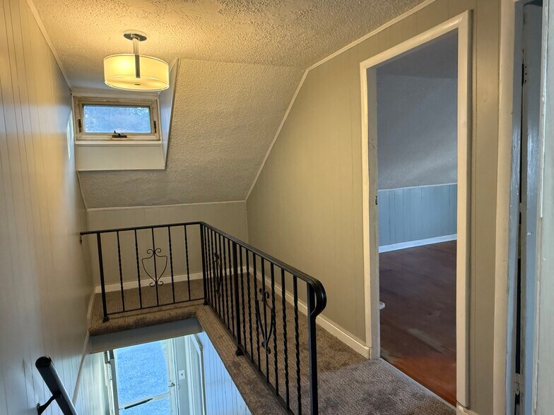 Building Photo - 227 Providence St