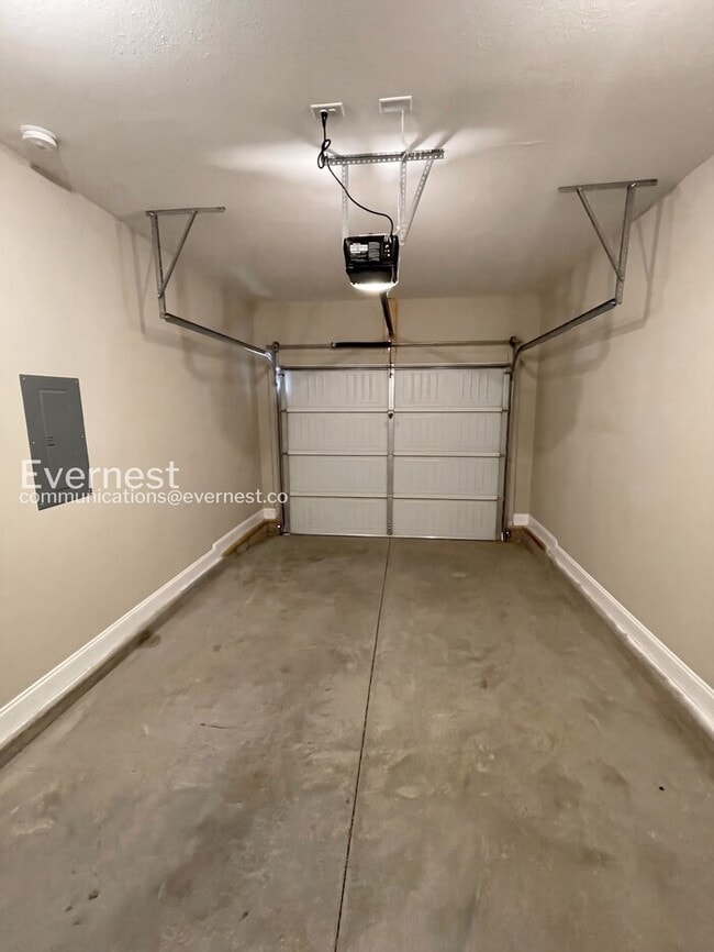 Building Photo - 3385 Polly Dr