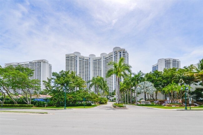 Building Photo - 6000 Island Blvd
