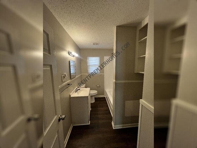 Building Photo - 16 Oakview Dr