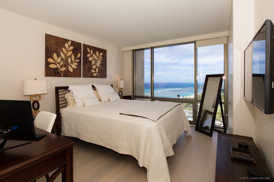 Building Photo - 1551 Ala Wai Blvd