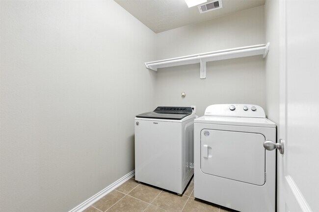 Building Photo - 16327 Tyler Reach Dr