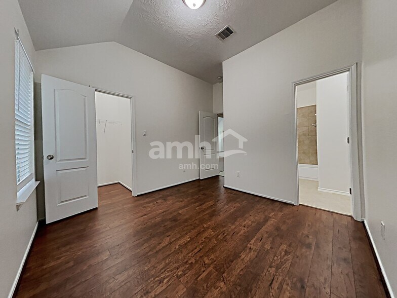 Building Photo - 10006 Blissfull Valley Ln