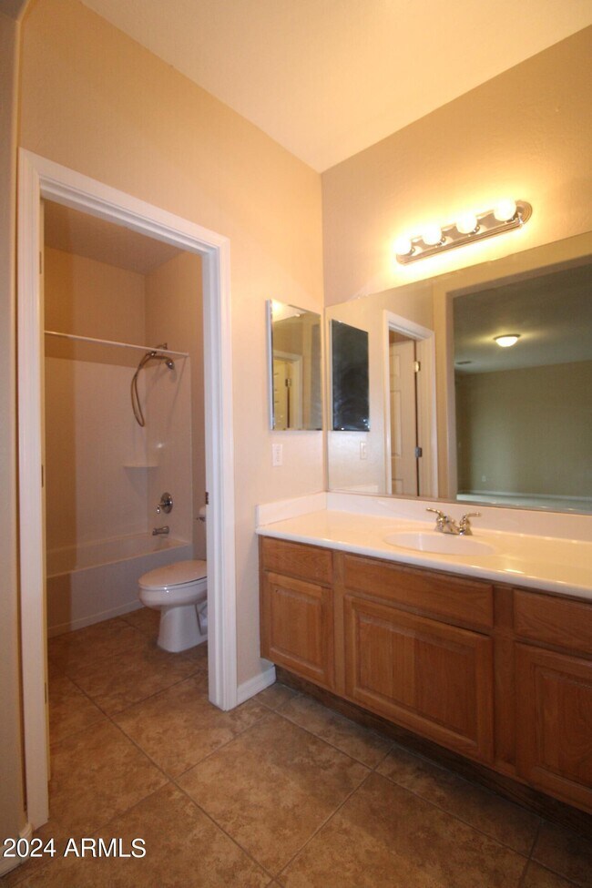 Building Photo - 3951 E Ravenswood Dr