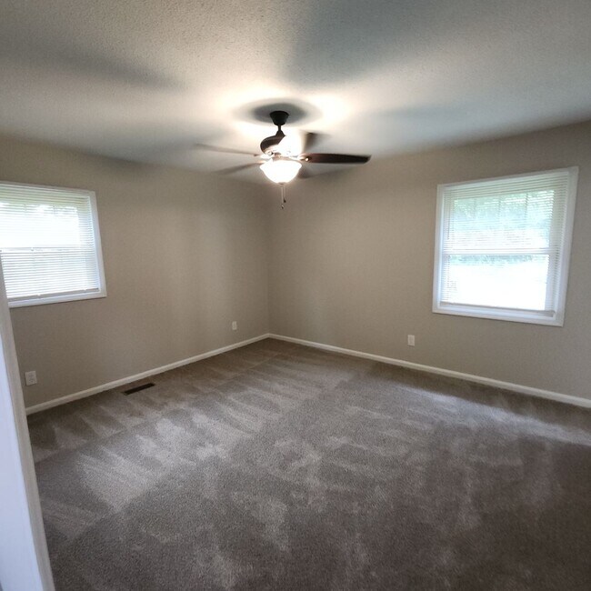 Building Photo - Remodeled Brick Ranch FOR RENT in Kernersv...