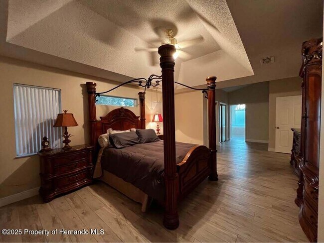 Building Photo - 9448 Tooke Shore Dr