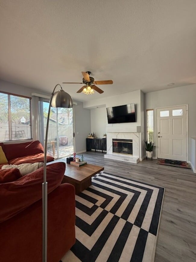 Building Photo - Nicely Renovated Home in Gated Community -...