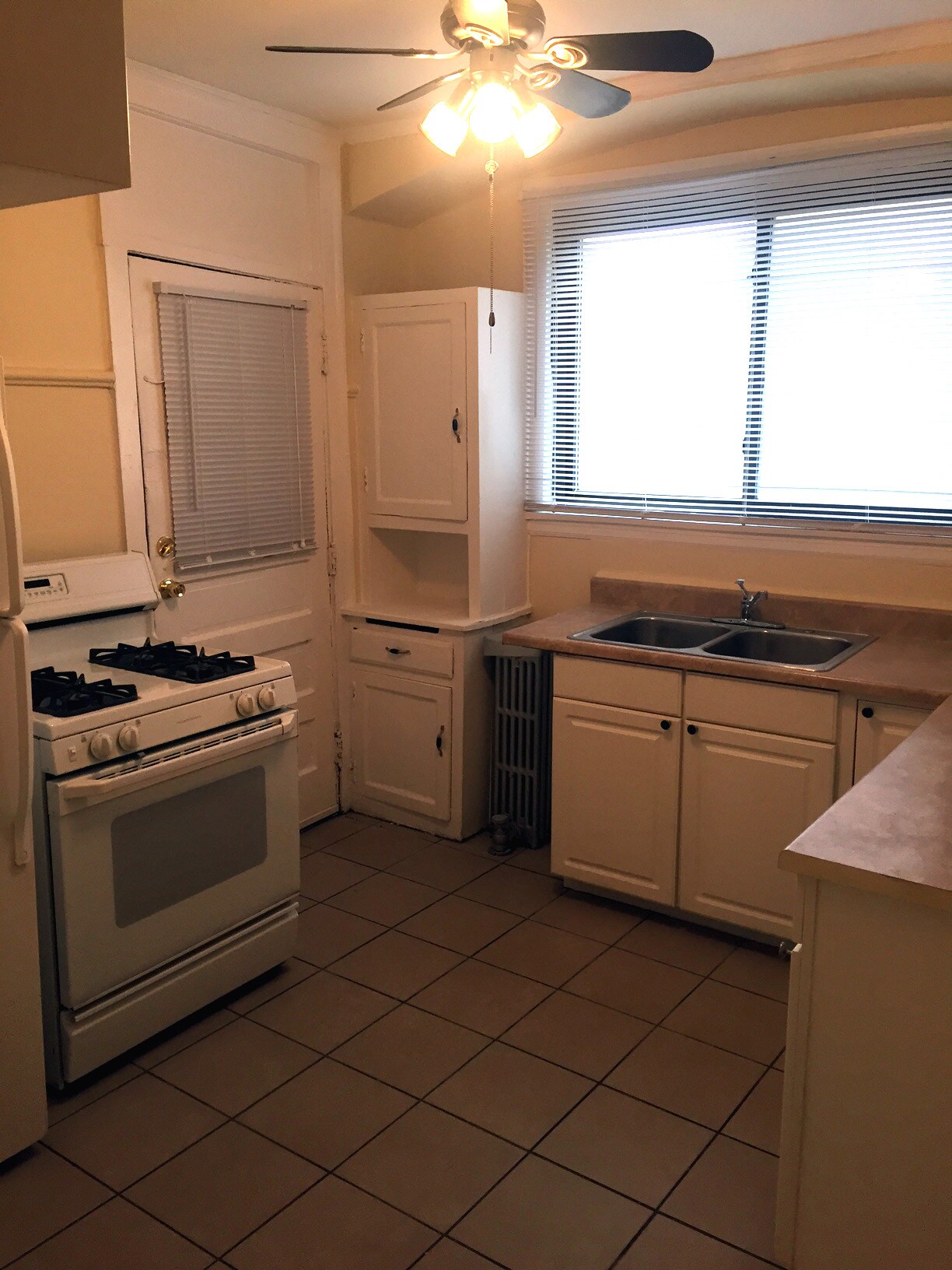 Building Photo - 5653 N Spaulding Ave