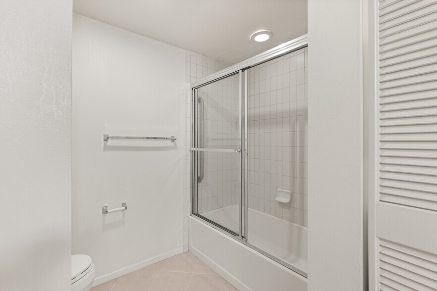 Building Photo - 267 S San Pedro St
