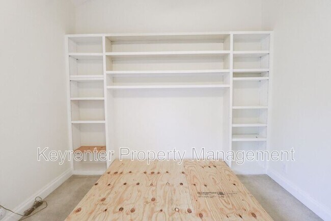 Building Photo - 1505 Riverside Dr