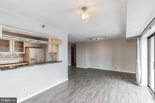 Building Photo - 900 N Stafford St