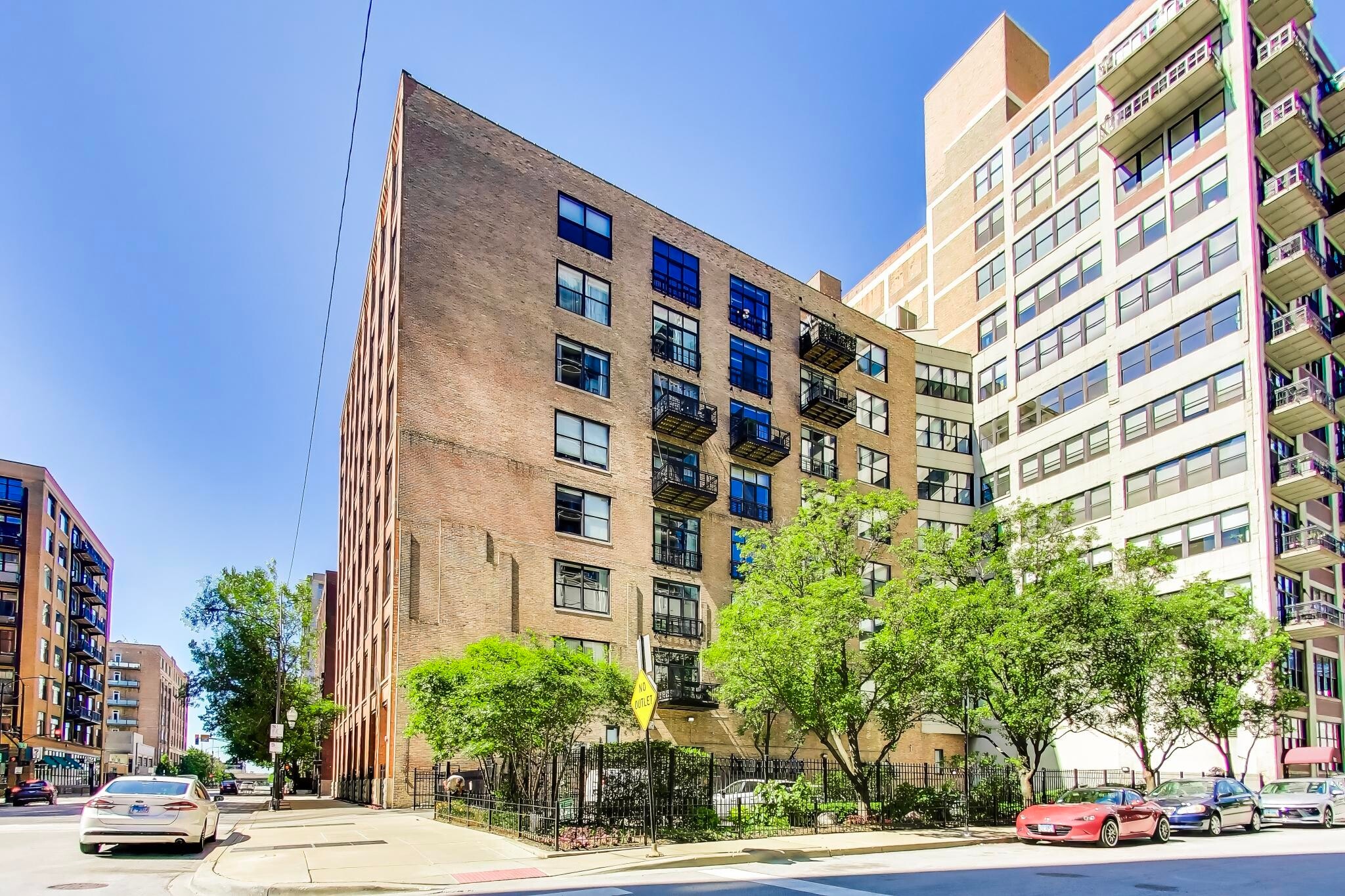 Building Photo - 728 W Jackson Blvd