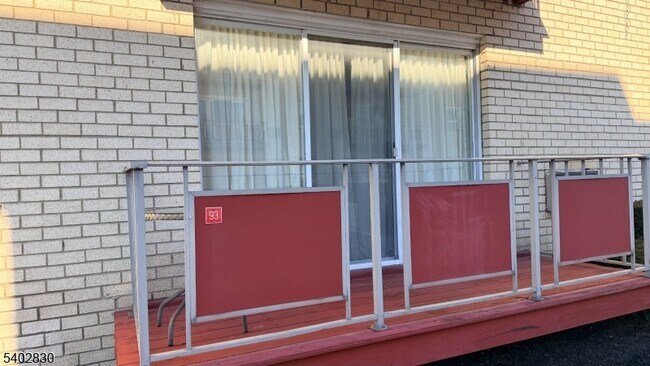 Building Photo - 352 Hoover Ave