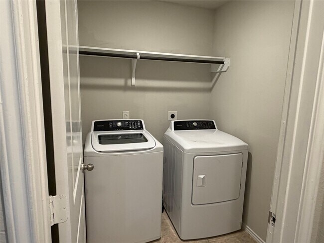 Building Photo - 24307 Hampton Terrace Ln