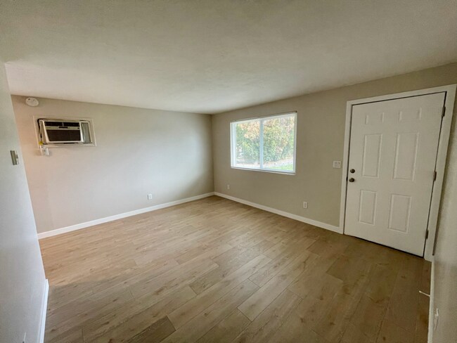 Building Photo - 722 S Kcid Rd