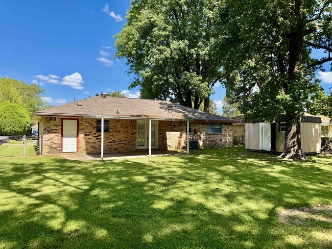 Building Photo - 11766 Willow Oak Ave
