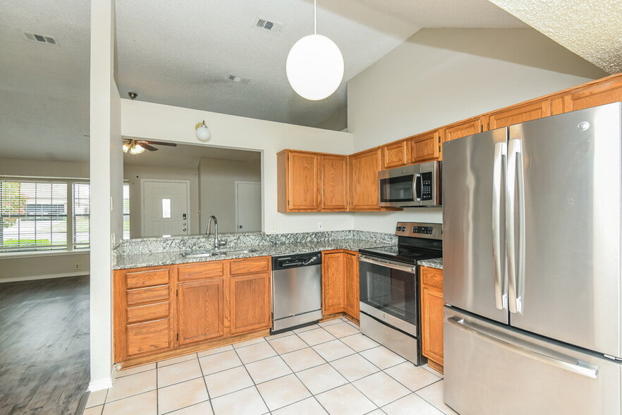 Building Photo - 4702 Waxwing Dr
