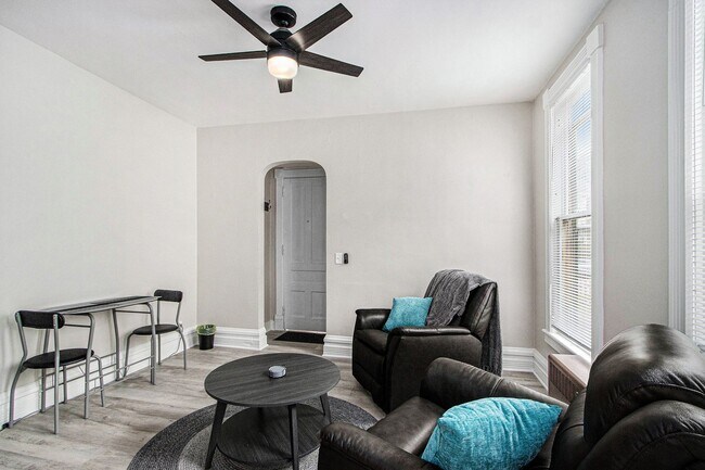 Building Photo - $1295 Tastefully furnished 1BR Apartment | All Utilities Paid + Deposit-Free Option!