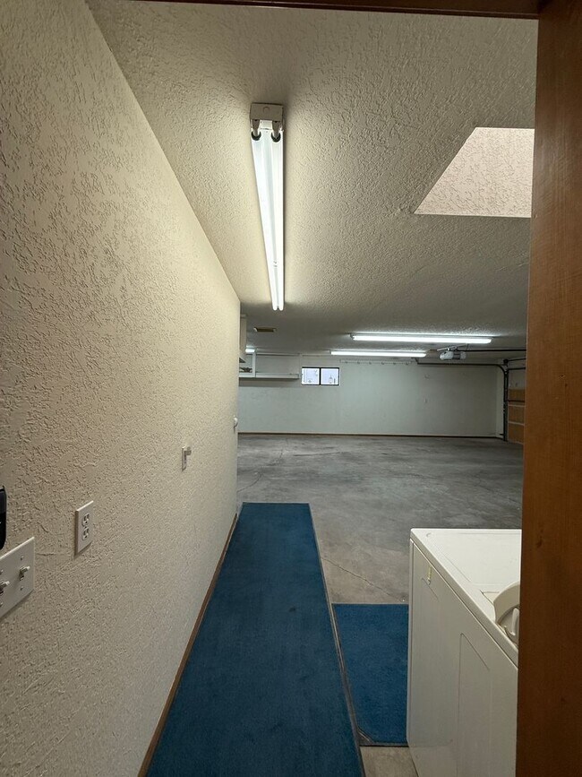 Building Photo - Available now - Unfurnished - Long Term